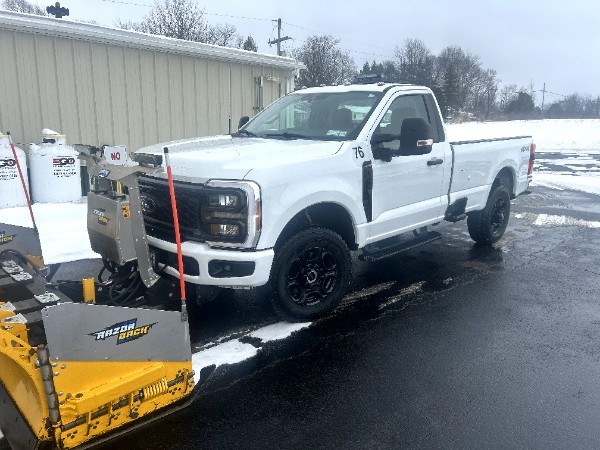 Plow truck with wing plow
